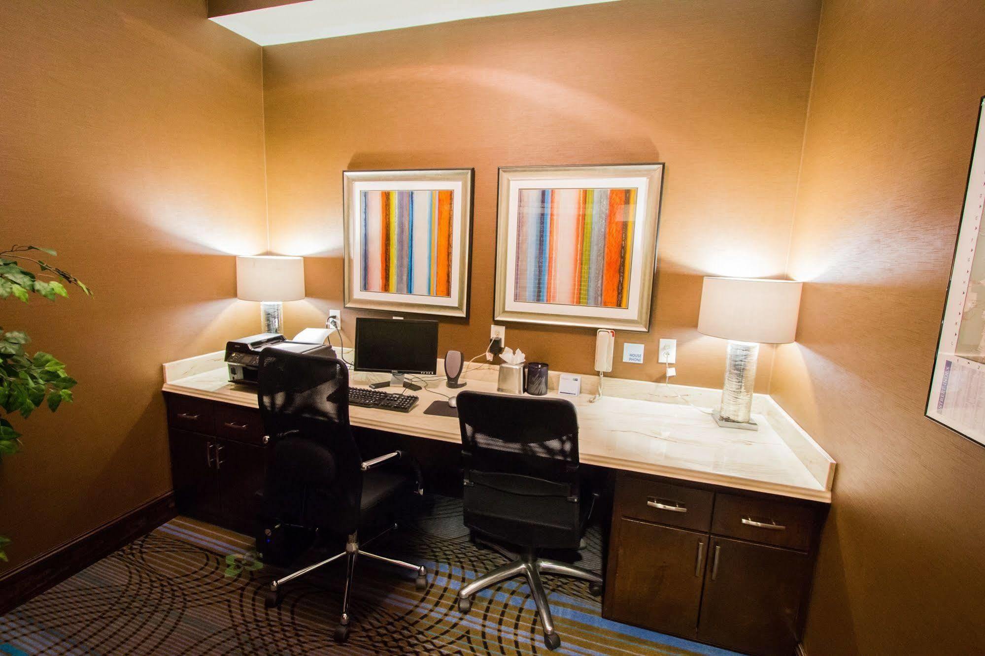 Holiday Inn Express Hotel & Suites Nacogdoches By Ihg Exterior foto